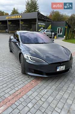 Лифтбек Tesla Model S 2018 в Виннице