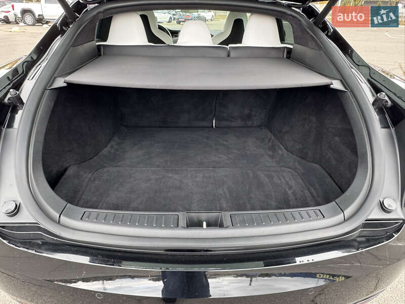 Ліфтбек Tesla Model S 2019 в Дніпрі фото 31 Ліфтбек Tesla Model S 2019 в Дніпрі