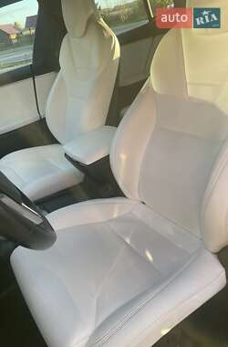 Ліфтбек Tesla Model S 2017 в  фото 9 Ліфтбек Tesla Model S 2017 в
