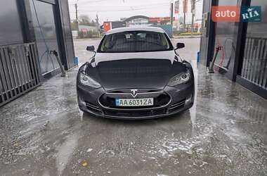 Ліфтбек Tesla Model S 2015 в Житомирі