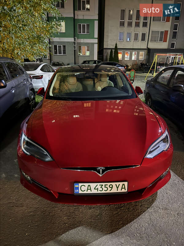 Ліфтбек Tesla Model S 2017 в Чернівцях фото 2 Ліфтбек Tesla Model S 2017 в Чернівцях