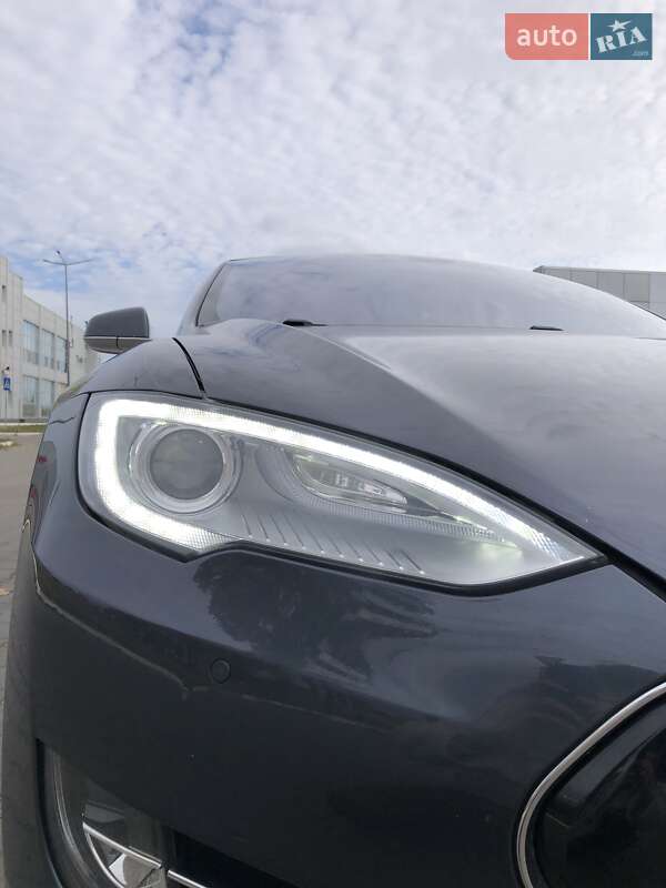 Лифтбек Tesla Model S 2014 в Николаеве
