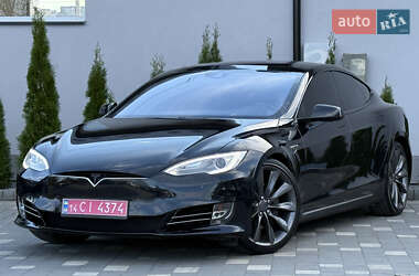 Ліфтбек Tesla Model S 2015 в  фото 11 Ліфтбек Tesla Model S 2015 в