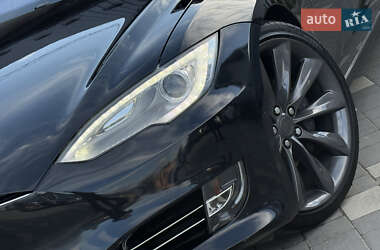Ліфтбек Tesla Model S 2015 в  фото 15 Ліфтбек Tesla Model S 2015 в