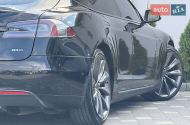 Ліфтбек Tesla Model S 2015 в  фото 27 Ліфтбек Tesla Model S 2015 в