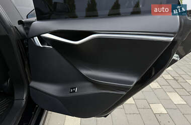 Ліфтбек Tesla Model S 2015 в  фото 40 Ліфтбек Tesla Model S 2015 в