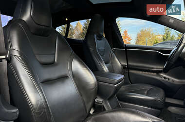 Ліфтбек Tesla Model S 2015 в  фото 45 Ліфтбек Tesla Model S 2015 в