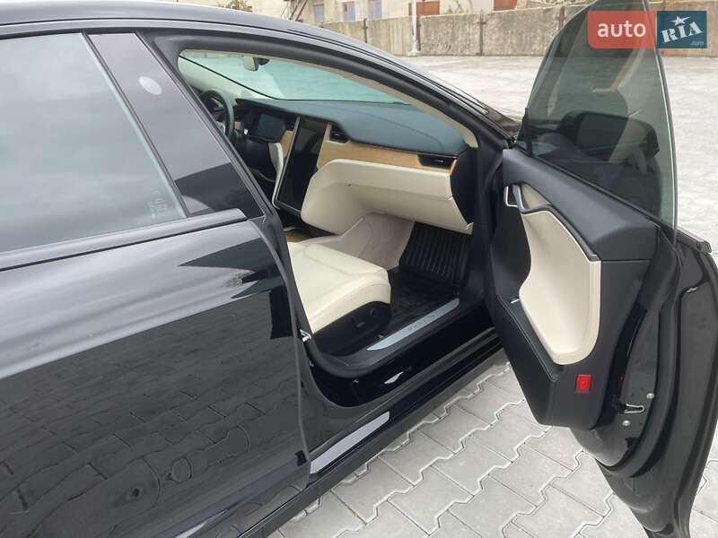 Ліфтбек Tesla Model S 2019 в Тернополі
