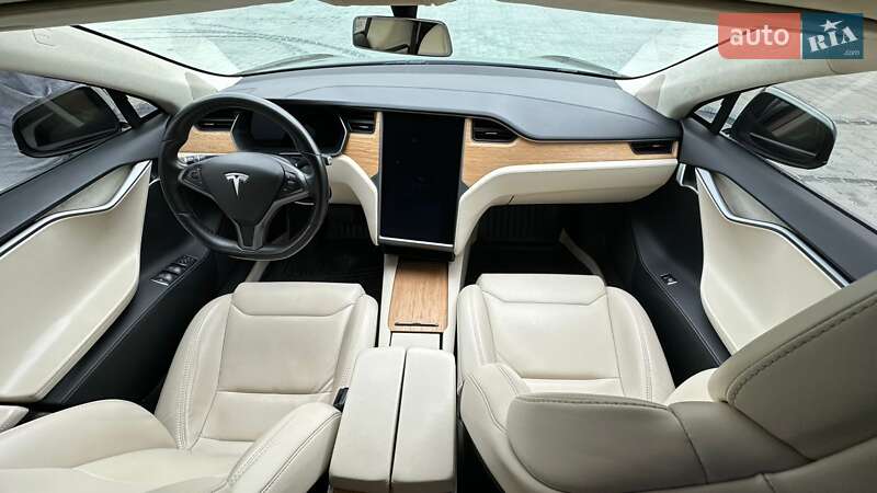 Ліфтбек Tesla Model S 2019 в Тернополі