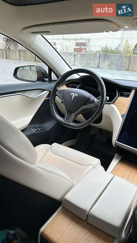 Ліфтбек Tesla Model S 2019 в Тернополі