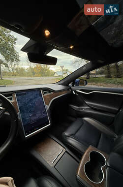 Лифтбек Tesla Model S 2017 в Снятине