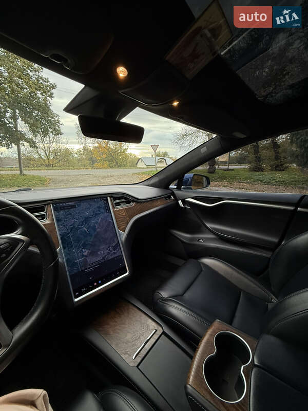 Лифтбек Tesla Model S 2017 в Снятине