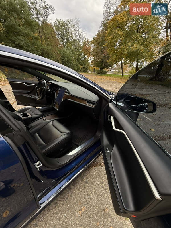 Лифтбек Tesla Model S 2017 в Снятине