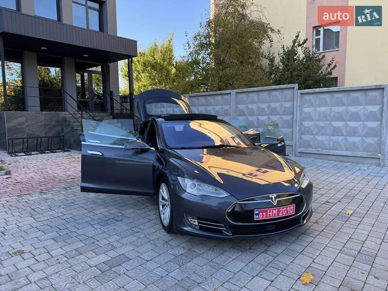 Ліфтбек Tesla Model S 2015 в Рівному фото 27 Ліфтбек Tesla Model S 2015 в Рівному