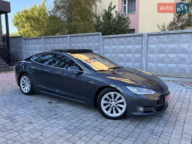 Ліфтбек Tesla Model S 2015 в Рівному фото 52 Ліфтбек Tesla Model S 2015 в Рівному