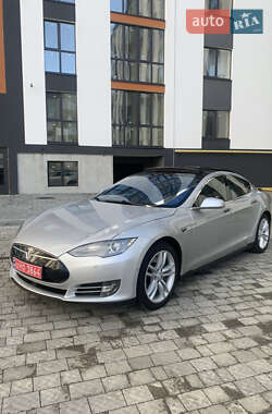 Лифтбек Tesla Model S 2015 в Шептицькому Лифтбек Tesla Model S 2015 в Шептицькому