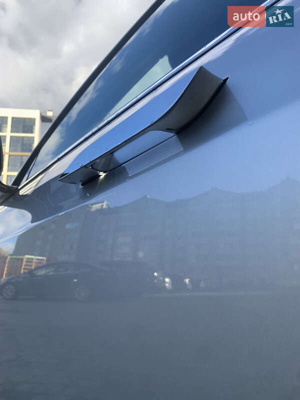 Ліфтбек Tesla Model S 2015 в Шептицькому фото 19 Ліфтбек Tesla Model S 2015 в Шептицькому