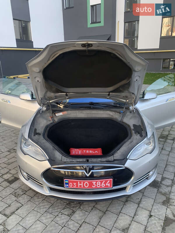 Ліфтбек Tesla Model S 2015 в Шептицькому фото 23 Ліфтбек Tesla Model S 2015 в Шептицькому