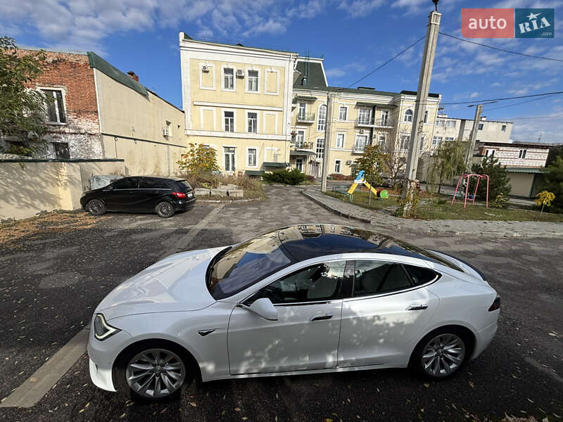 Ліфтбек Tesla Model S 2019 в Харкові