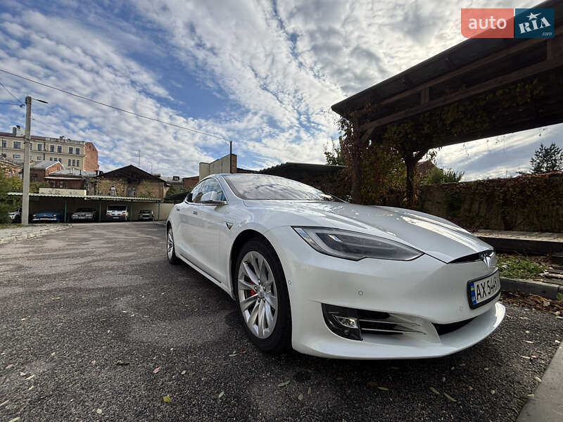 Ліфтбек Tesla Model S 2019 в Харкові