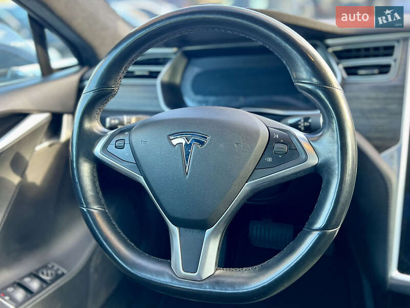 Ліфтбек Tesla Model S 2015 в Києві фото 29 Ліфтбек Tesla Model S 2015 в Києві