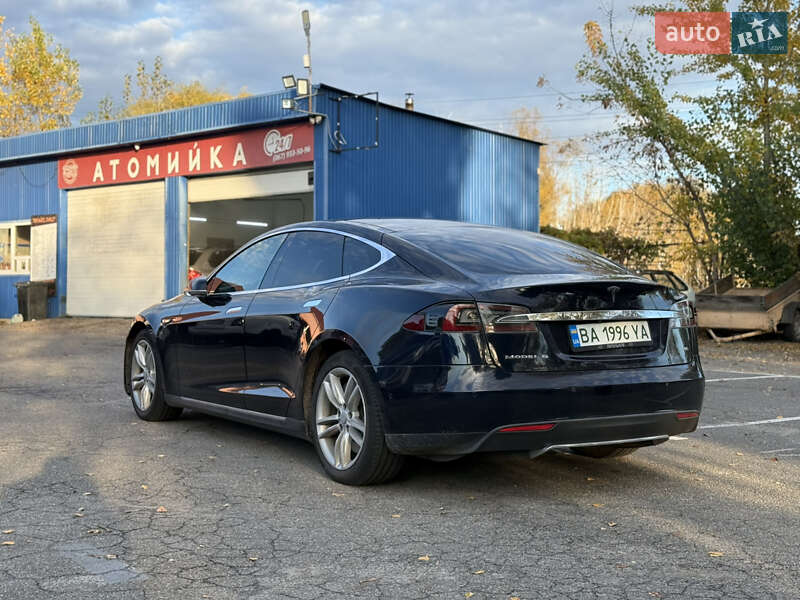 Лифтбек Tesla Model S 2014 в Киеве