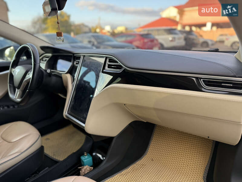 Лифтбек Tesla Model S 2014 в Киеве