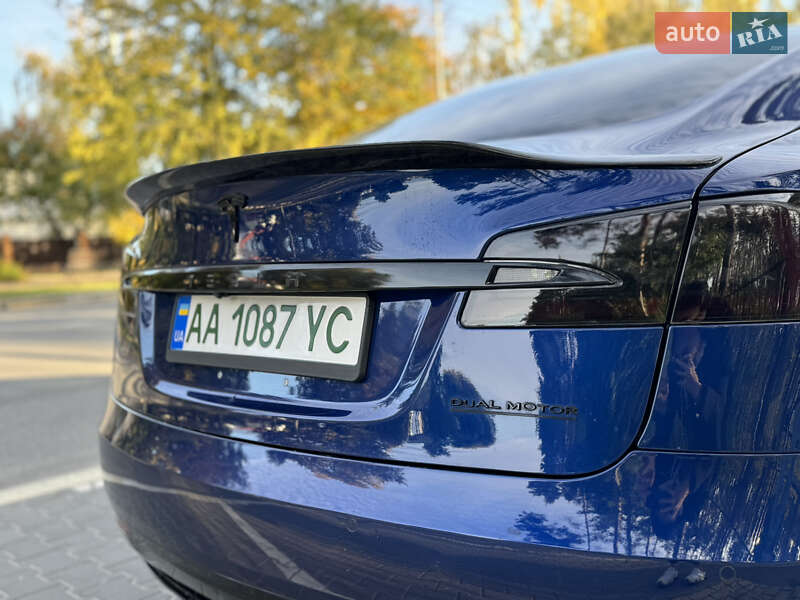 Лифтбек Tesla Model S 2019 в Киеве