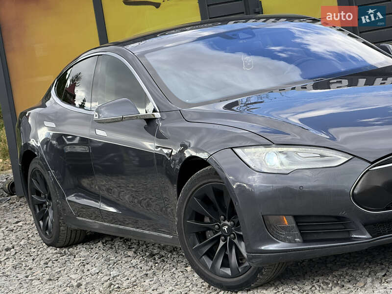 Ліфтбек Tesla Model S 2015 в Стрию