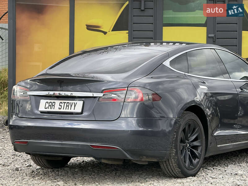 Ліфтбек Tesla Model S 2015 в Стрию