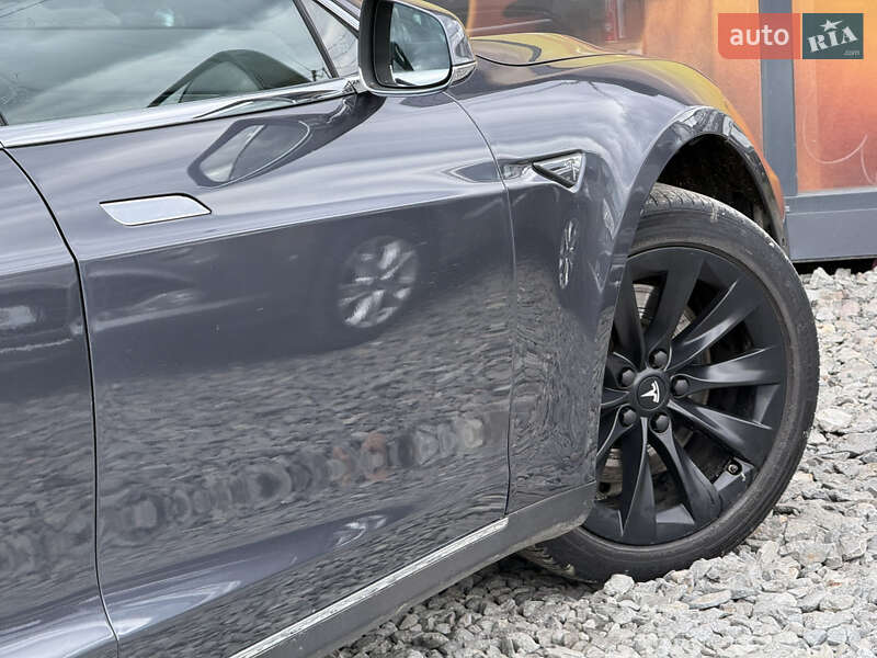 Ліфтбек Tesla Model S 2015 в Стрию