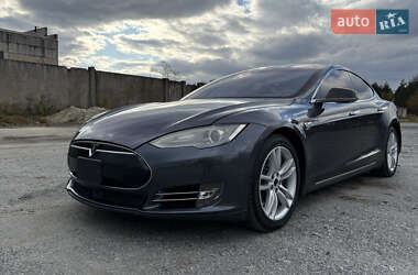 Лифтбек Tesla Model S 2015 в Львове