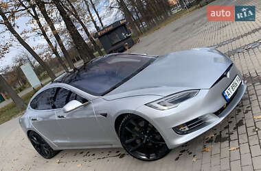 Лифтбек Tesla Model S 2018 в Ивано-Франковске