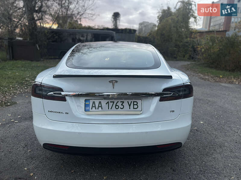 Лифтбек Tesla Model S 2017 в Киеве
