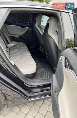 Ліфтбек Tesla Model S 2015 в Києві