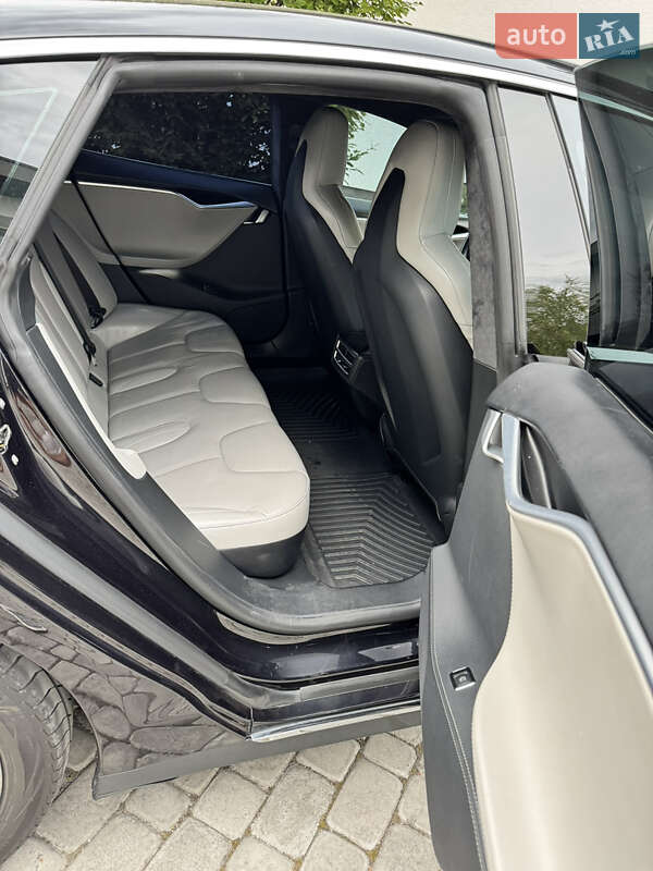 Ліфтбек Tesla Model S 2015 в Києві фото 27 Ліфтбек Tesla Model S 2015 в Києві