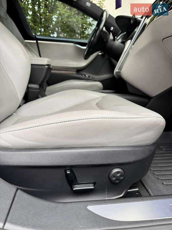 Ліфтбек Tesla Model S 2015 в Києві фото 29 Ліфтбек Tesla Model S 2015 в Києві
