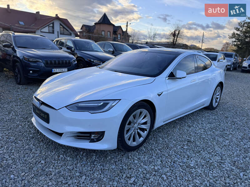 Ліфтбек Tesla Model S 2016 в Івано-Франківську