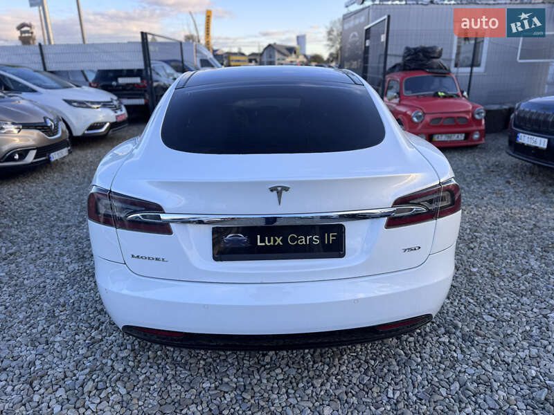Ліфтбек Tesla Model S 2016 в Івано-Франківську