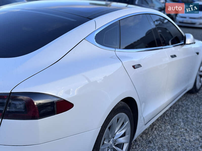 Ліфтбек Tesla Model S 2016 в Івано-Франківську
