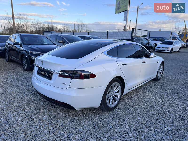 Ліфтбек Tesla Model S 2016 в Івано-Франківську