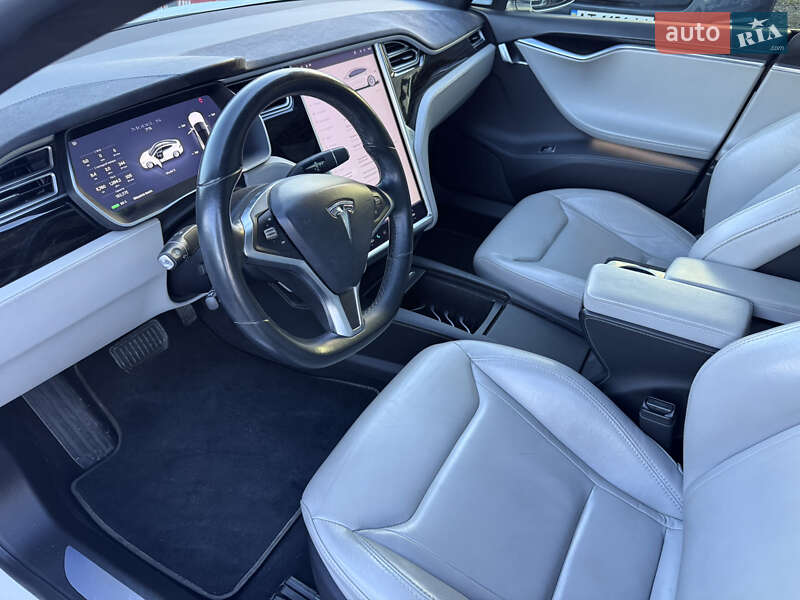 Ліфтбек Tesla Model S 2016 в Івано-Франківську