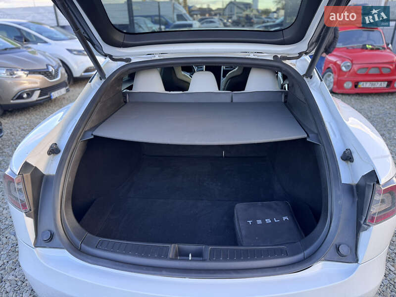 Ліфтбек Tesla Model S 2016 в Івано-Франківську