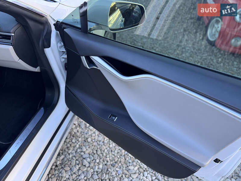 Ліфтбек Tesla Model S 2016 в Івано-Франківську