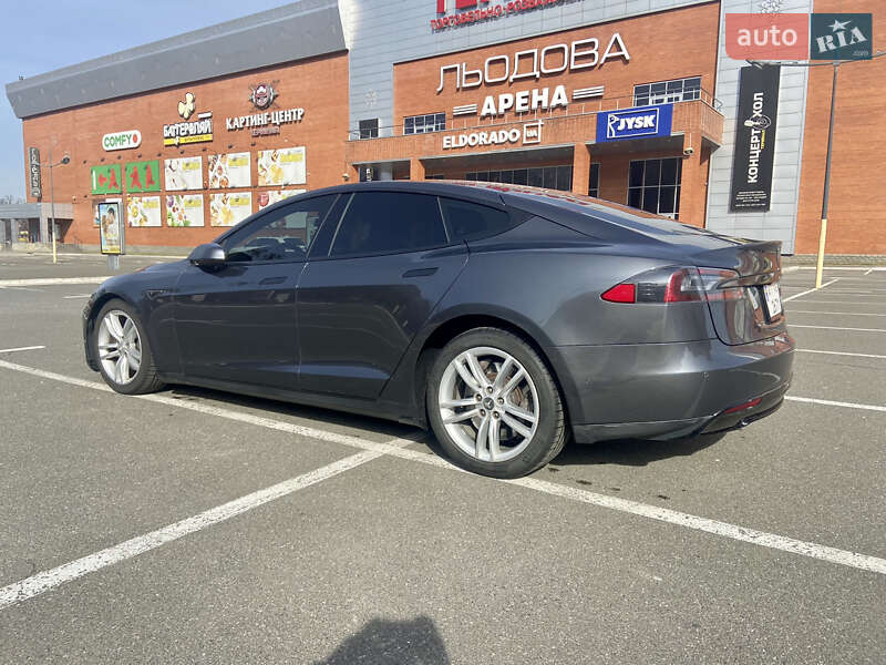 Лифтбек Tesla Model S 2015 в Броварах