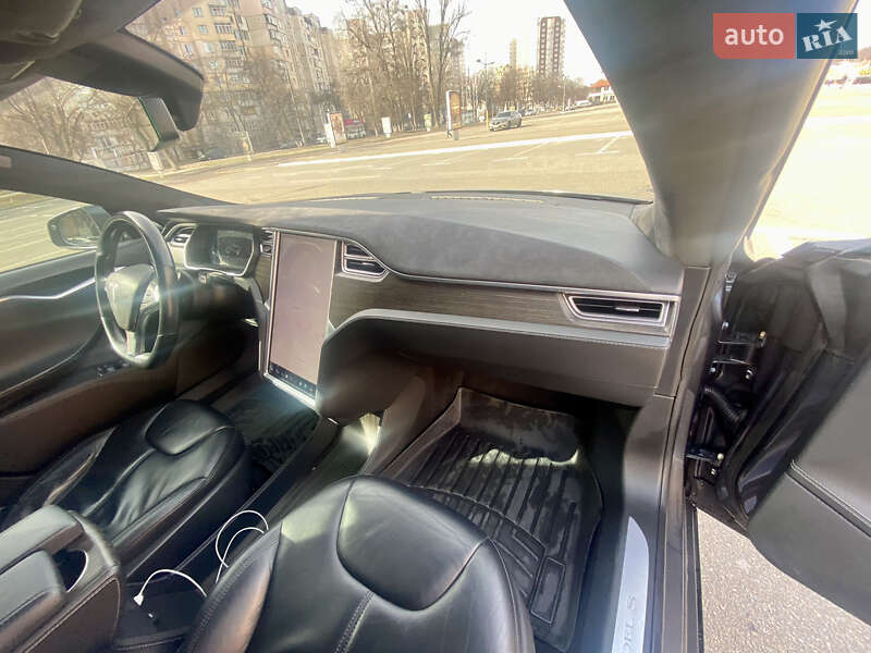 Лифтбек Tesla Model S 2015 в Броварах