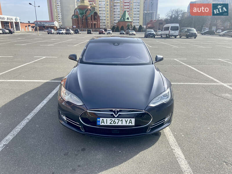 Лифтбек Tesla Model S 2015 в Броварах