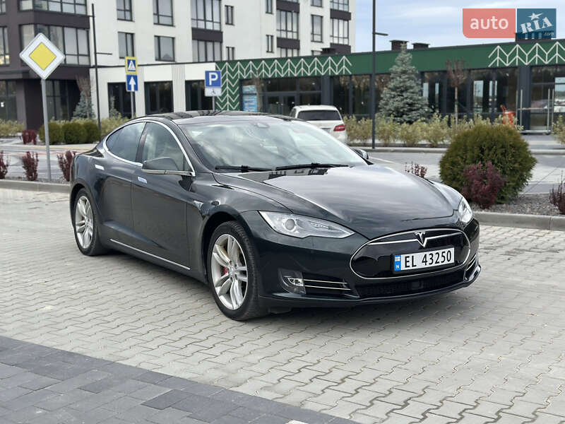 Лифтбек Tesla Model S 2014 в Львове