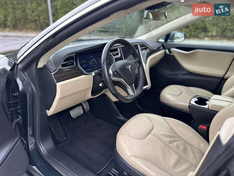 Лифтбек Tesla Model S 2014 в Львове