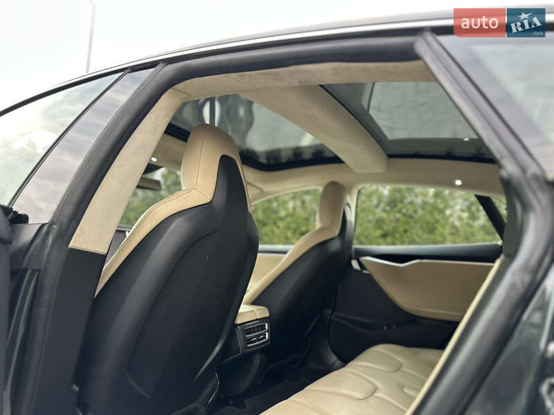 Лифтбек Tesla Model S 2014 в Львове